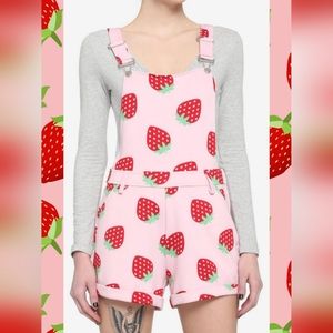 Strawberry shortalls 🍓